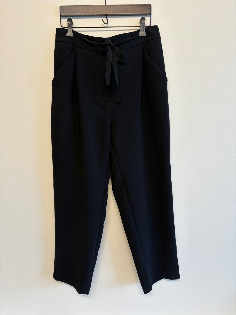 Aritzia Wilfred black crepette allant pant sz 6 preloved